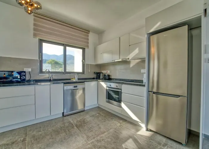 Retreat Block A2, Unit 4 *