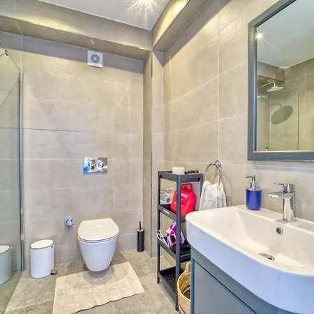 Retreat Block A2, Unit 4 Apartment